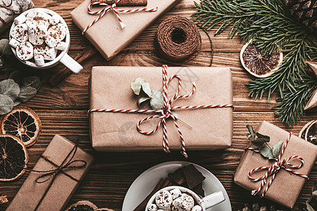 圣诞节和新年背景惊喜礼物传统饮料作品杯子包装丝带枞树派对图片