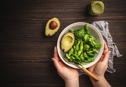 绿色健康沙拉和冰沙叶子营养小吃菜单植物午餐排毒女性饮食高架图片