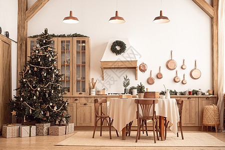 节日圣诞节现代厨房和大树房间装饰礼物烹饪庆典小屋季节窗户家庭器具背景图片