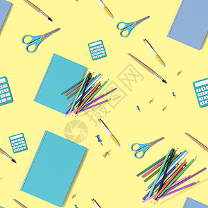 无缝模式与黄色背景的学校文具用品 五颜六色的背景与学校用品 质地 引人注目的设计 钢笔 铅笔 计算器 剪刀 笔记本 3D 渲染图片