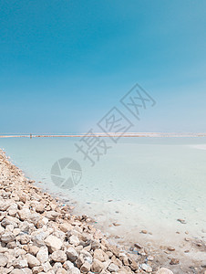 以色列Ein Bokek海滩的明青绿水旅游治疗盐渍温泉天空旅行沙漠死海地平线药品图片