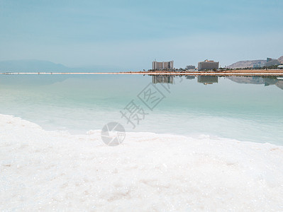 以色列Ein Bokek海滩的明青绿水死海环境土地旅行沙漠天空海景药品保健水晶图片