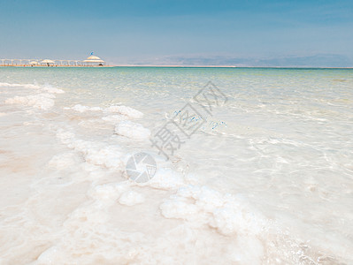 以色列Ein Bokek海滩的明青绿水水晶土地天空盐渍旅游海景治疗岩石蓝色环境图片