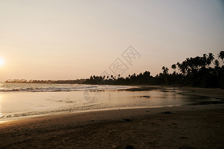 斯里兰卡的海洋日落斯里兰卡地平线蓝色异国波浪海岸假期橙子风暴海景热带图片