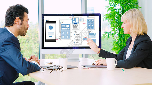 现代移动应用程序和网站 UX UX UUI设计流程团队商务监视器女士男人办公室屏幕草图体验品牌图片