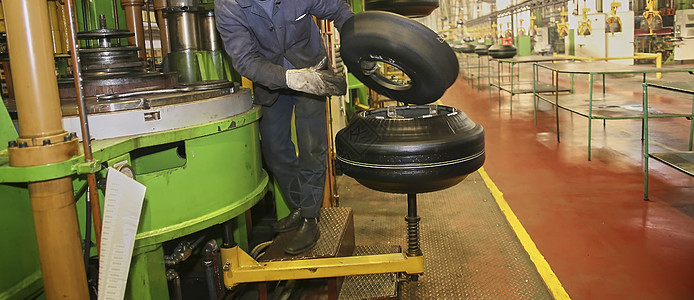 汽车轮胎生产车间 机器是半自动式的和或植物商业店铺硫化橡皮机械手创新乐器运输技术图片