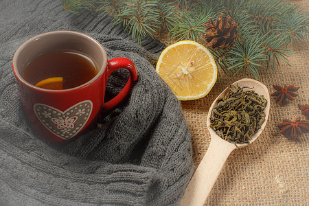 红茶杯 心型的红茶 用羊毛围巾包起来调色食物白色甜点星星麻布杯子饼干勺子柠檬图片
