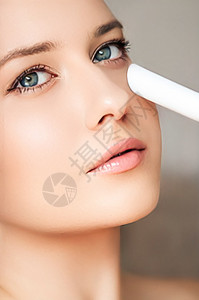抗老化美容和美容治疗产品 妇女使用激光装置进行皮肤再造以作为恢复活力的程序和常规的皮肤护理沙龙工具女性紫外线重铺温泉女士防晒皱纹图片