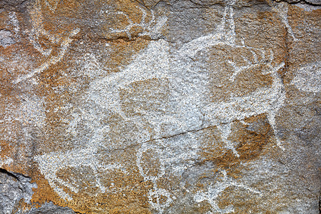 古代人的岩画 墙上挂着鹿的古代猎人形象 古代艺术 历史 考古学遗产文化男人图纸岩石洞穴历史性遗迹旅行石头图片