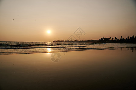 斯里兰卡的海洋日落斯里兰卡情调风暴波浪假期旅游阳光日出支撑橙子天空图片