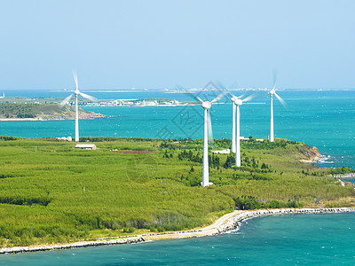 台湾彭湖大型风力涡轮机的空中景象图片
