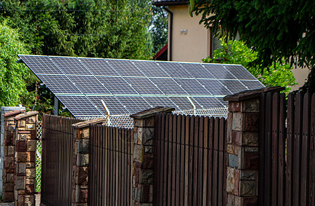具有现代太阳能电池板的历史农房阳光技术电气活力绿色能源植物集电极房子太阳图片
