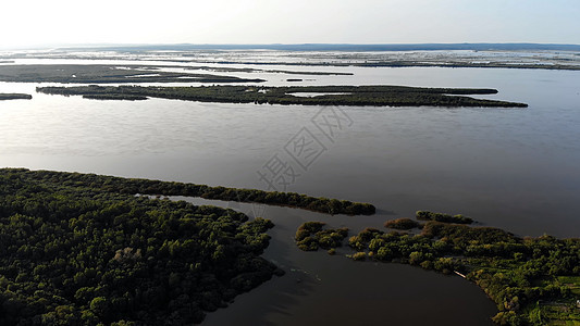 俄罗斯阿穆尔河的自然 空中观景悬崖乐趣地平线建筑学树木阳光天气针叶林蓝色指针图片