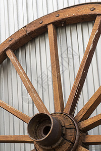 金属本底的古董木制车轮乡村木材木头辐条工作历史运动运输车辆农场图片