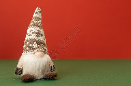 带有复制空间背景的小型圣诞节Gnomegonk胡子新年绿色玩具胡须小精灵假期帽子魔法巨魔背景图片