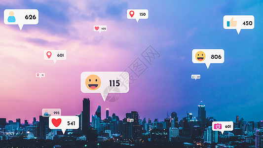 社交媒体的图标飞过市区市中心 展示人民之间的对等关系办公室城市电脑技术符号手机团体广告邮政影响者图片
