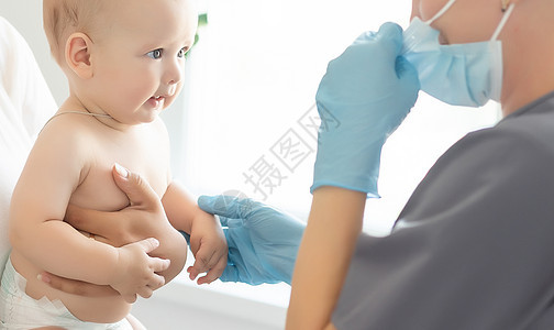 小儿科医生为小男孩接种疫苗愈合医院注射器病人办公室考试感染诊所诊断治疗图片