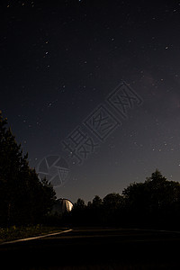 山中的夜星天空科学丘陵魔法银河系星光星系季节风景星云水平图片