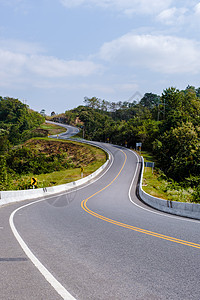 南泰国山区的弯曲道路 南泰国国家公路第3号路标风景山脉环境森林驾驶街道旅游运输旅行爬坡图片