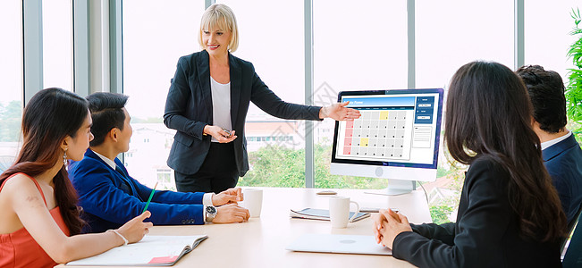 计算机软件应用日历 用于Modish计划时间表规划日程调度女士屏幕会议议程房间工作商业技术图片