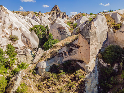 卡帕多西亚山和洞穴房屋的美丽美景 土耳其石头建筑学假期旅游岩石地标冒险公园砂岩编队图片