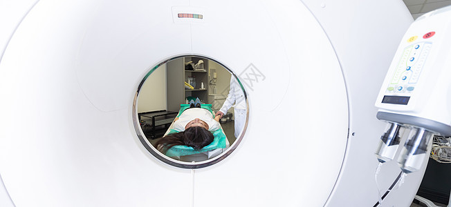 计算了妇女骨盆和硬组织切片的造影为治疗组织疾病进行CT扫描对年轻女孩的器官进行专业诊断女性胸椎病人技术实验室医生x光药品科学癌症图片