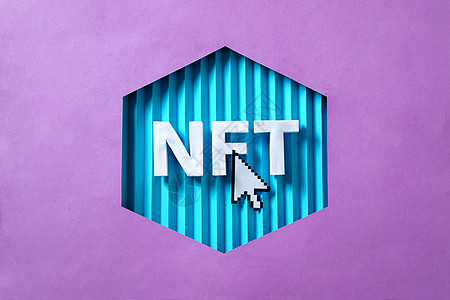 NFT 3D字母和鼠标箭作为未来在虚拟市场和网上商业数字艺术中销售的链式技术概念 (一) 将图片