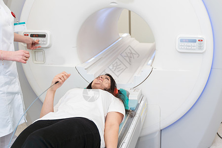 现代医院实验室的医学 CT 或 MRI 扫描 射线照相部门内部 白色房间内的技术先进设备 磁共振诊断机放射科扫描器计算机化治疗诊图片