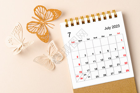 一份2023年7月的案头日历 供组织者规划和提醒黄底蝴蝶和蝴蝶图片