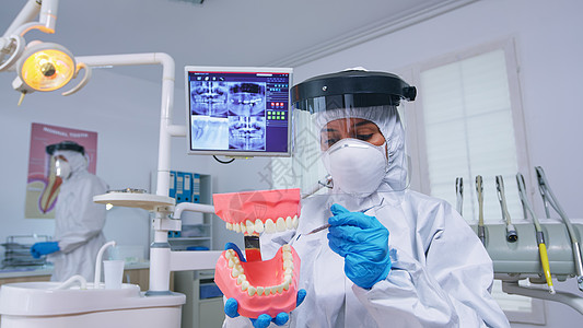卧底所有显示骨骼从属的牙科病人 Pov图片