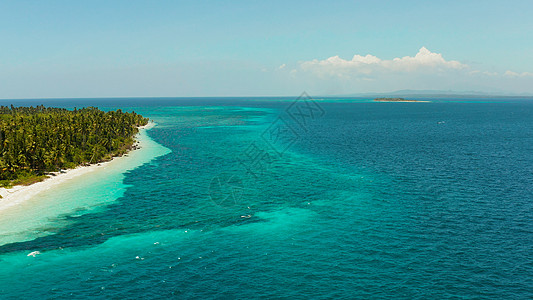 有沙滩的热带岛屿 巴拉巴克 菲律宾帕拉万海岸线鸟瞰图景观海洋天线游客棕榈场景海滩蓝色图片