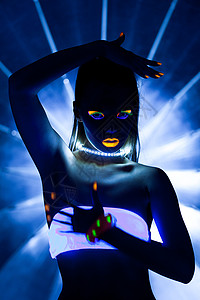 迪斯科舞女 在闪光下跳彩色化妆舞彩绘黑暗紫外线身体成人工作室艺术辉光人体女性图片