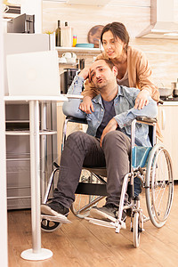 轮轮椅残疾人微笑表椅子会议人士轮椅电脑夫妻女士早餐残障图片