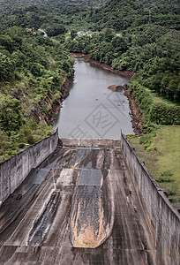 旱季大坝的排水管道 缺水技术地标车站绿树旅行工程混凝土吸引力岩石水电图片