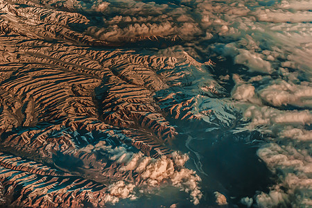 从山雪和山地风景的平面看空中波浪墙纸阳光岩石天空顶峰爬坡自由沙漠环境图片