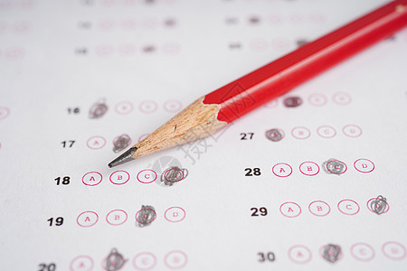 回答单上写着铅笔画 填满了选择和教育概念学习写作数字考试解决方案大学测验学生数学工作室图片