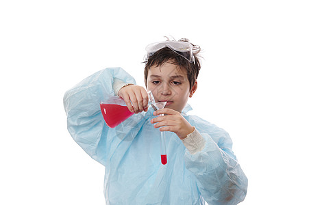 试管科技白人少年 — 身着工作服 做化学实验 在白色背景中被隔离的年轻化学家科学家背景