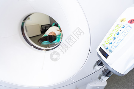 在医院进行验尸检查期间躺在Ct扫描仪床上的美容女子测试医疗保险x光疾病成人药品技术放射科诊断诊所图片