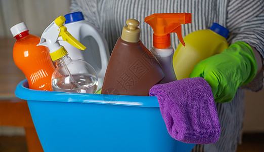 妇女使用的清洁用具烘干机洗涤剂喷雾窗户厨房台面桌子家政除尘器住所图片