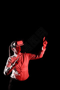 女人戴着 Vr 眼镜 用一根手指指着重要信息 有虚拟现实眼镜和显示重要信息的女商务人士人手休闲防护眼镜科学背景电子游戏看法男人人图片