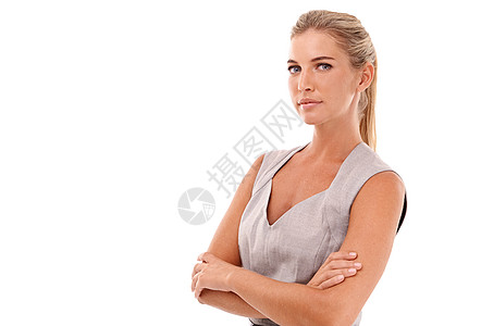 商务 肖像和双臂交叉的女人在工作室里穿着优雅的公司服装 一个年轻女性模特的成功 专业和面孔 由白人背景和模型空间领导图片
