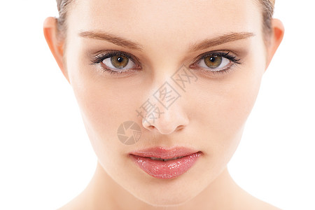 面部 美女和女人的皮肤肖像 白色背景下的护肤品特写 眼睛 视力和面部缩放 包括化妆和天然化妆品 皮肤病学和健康图片