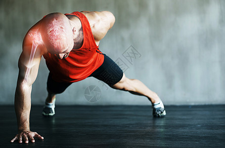 健身 俯卧撑和健美运动员在健身房和肌肉 x 射线覆盖中进行强壮 力量训练或锻炼 健康 运动和运动员在墙壁背景的地面上进行肩部或手图片
