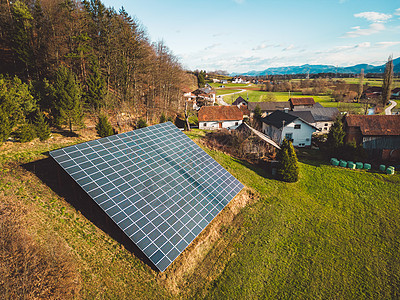 农村私人拥有的太阳能农用农场图片