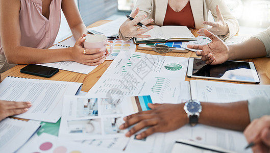 手 财务和会计与业务团队合作规划办公室的增长 与从事财务预算工作的男女员工小组的文件 数据和团队合作图片