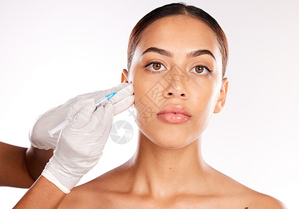 肉毒杆菌毒素 面部和注射女性和整形外科手在工作室进行医学面部 美容和美容皮肤科 中胚层疗法 透明质酸或胶原蛋白帮助 信任和塑造肖图片