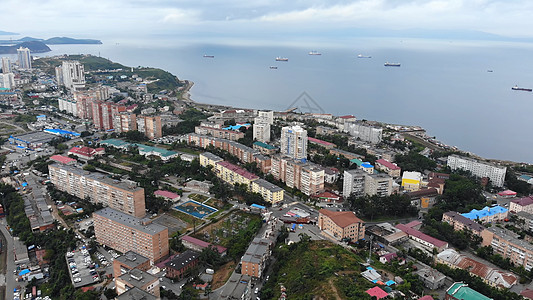 海参沃斯托克市郊区的空中景象日光全景中心旅行支撑天空时间起重机地平线建筑物图片