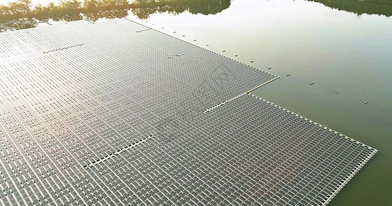 由浮动太阳能电池板产生的替代清洁清洁可再生电力 板式平台系统应用于湖上公园农场系统图片