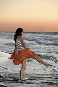 传播水 瑜伽 冒充 晴天 裙子 太阳 自由 快乐图片