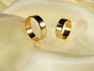 结婚戒指 婚姻 珠宝 金的 丝绸 婚礼 假期图片